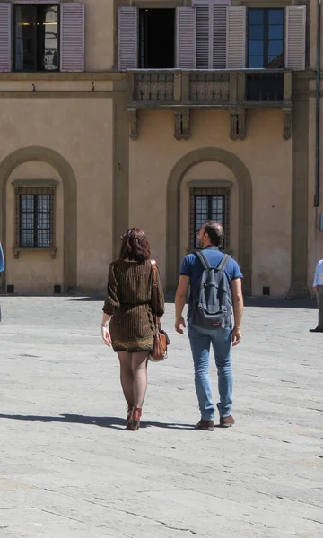 Siena Italy Circa April 2016 Couple Walking Cathedral Square — Stock Photo, Image