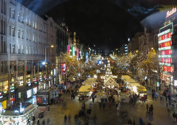 PRAG, CZECH REPUBLIC - CIRCA Aralık 2017: Wenceslas Meydanı (Çekçe Vaclavske adları)