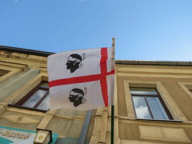 Kaunas, Litvanya - Nisan 2017: Sardunya bayrağı (diğer adıyla Dört Mağribi bayrağı)