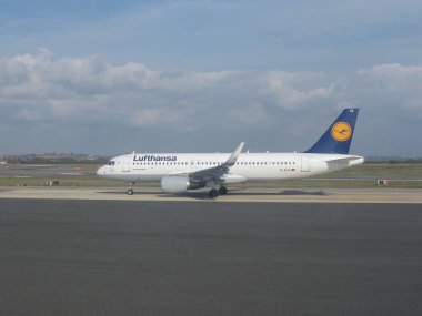 ROME, ITALY - CIRCA ECTOBER 2019: Lufthansa Airbus A320 taksi sırasında