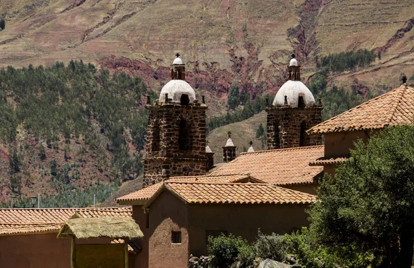 Kostel ve vesnici San Pedro na Raqchi, zadek, Peru — Stock fotografie