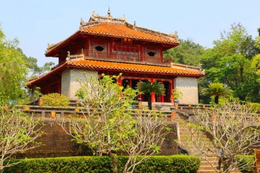 Hue, Vietnam 'daki Minh Mang İmparator Mezarı' nda Minh Lau köşkü.