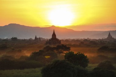 Bagar, Myanmar (Burma günbatımı)