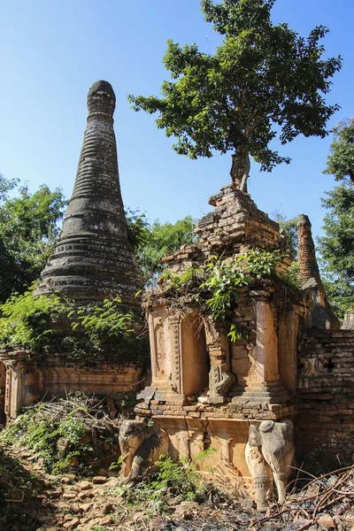 Shwe Inn Dain Pagoda complex in Indein village Inle Lake Myanmar — Stock Photo, Image