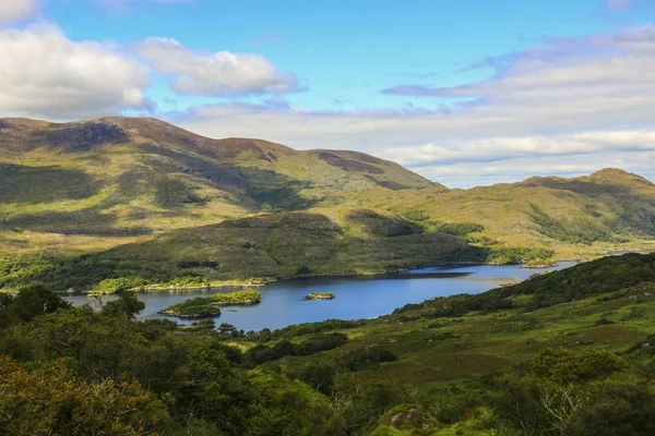 Dağ ve göl, İskoçya ile manzara