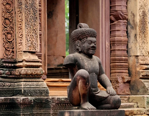 Veliler oymalar Banteay Srei kırmızı kumtaşı Tapınağı, Cambodi