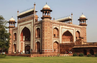 Büyük kapıya Taj Mahal, Agra, Hindistan