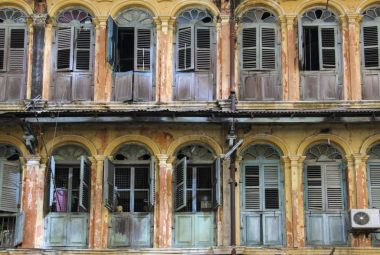 Pencere ve balkon eski evinde