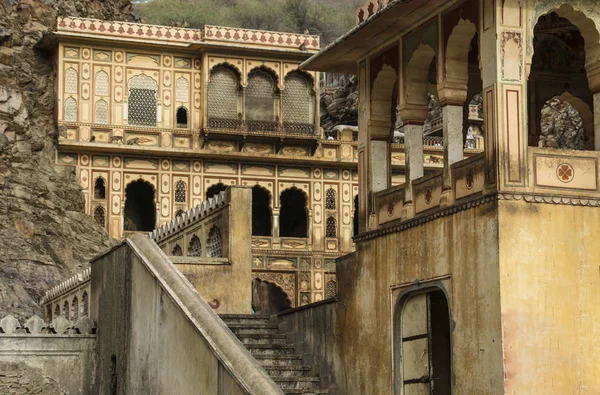 Galta chrám nebo Galtaji (opice chrám) Indie — Stock fotografie