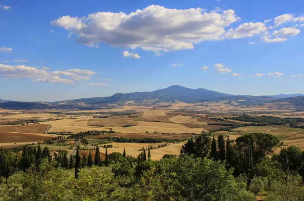 Gyönyörű táj és a hegyek Toszkána, Olaszország. — Stock Fotó