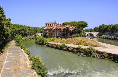 tiber Nehri, Roma İtalya Tiberina adada
