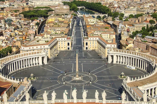 View from St. Peter's Basilica.St. Peter's Square, Piazza San Pi — Stock Photo, Image