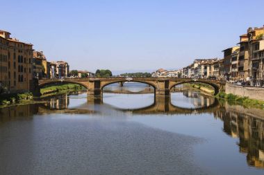 Ponte Santa Trinita köprü Arno Nehri, Florence, İtalya