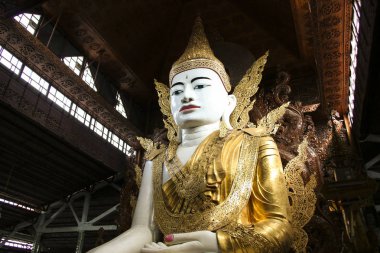 Buda altın, Kraliyet giysileri, Ngar Htat Gyee pagoda, Yangon, Myan