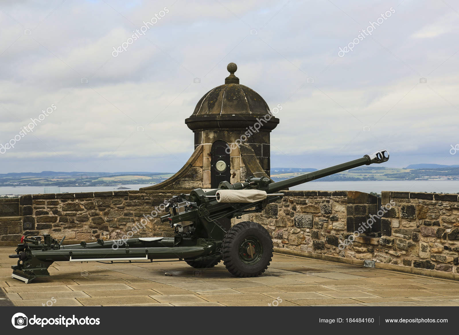 One O Clock Cannon At Edinburgh Castle Scotland Stock Photo Image By C Mauritius71