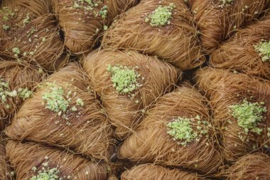 Geleneksel Arapça tatlı Baklava bal ve fıstık ile