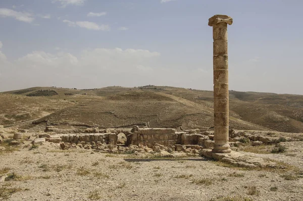 Colonne dans les ruines du château d'Hérode, Machaerus, Jordan.Lieu de la direction — Photo