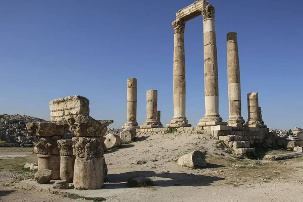 Храм Геркулеса Амманского комплекса Цитадели (Джабаль аль-Кала ) — стоковое фото