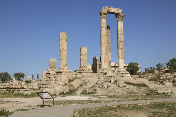 Храм Геркулеса Амманского комплекса Цитадели (Джабаль аль-Кала ) — стоковое фото