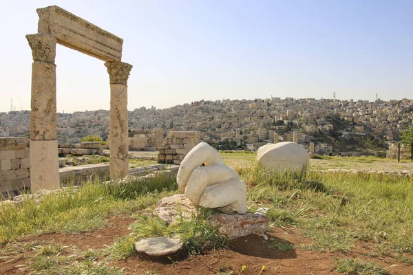 Templo de Hércules y mano de piedra de Hércules de la Ciudadada de Ammán — Foto de Stock