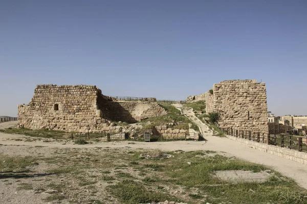 Ruïnes van het kasteel van Kerak, een grote kruisvaarder kasteel in Kerak (Al — Stockfoto