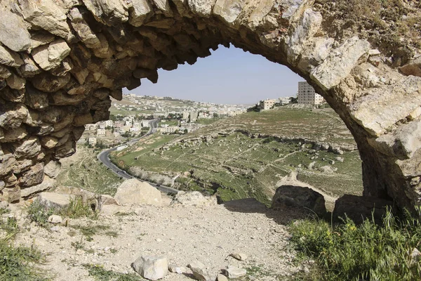 Vista geral do vale do Castelo de Kerak, um grande cruzado ca — Fotografia de Stock