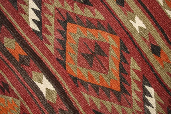 Eski geleneksel Jordan halı karanlık r geometrik desenli — Stok fotoğraf