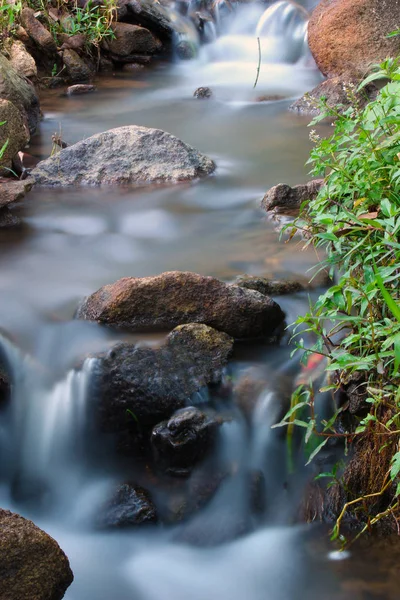 Длительное воздействие водного потока — стоковое фото