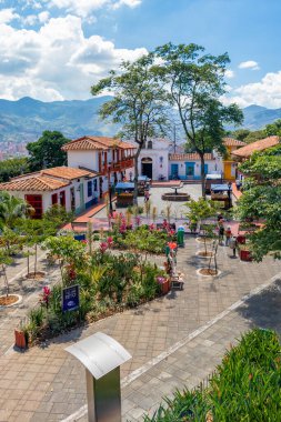 Pueblito Paisa 'nın havadan görünüşü, Medellin City' de bu Kolombiya şehrine gelen neredeyse her turisti ziyaret eden bir yer.