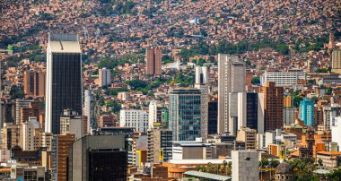 Şehir merkezindeki Medellin şehrinin hava manzarası birçok bina gösteriyor. En sembolik olanı da dahil, Coltejer Binası.