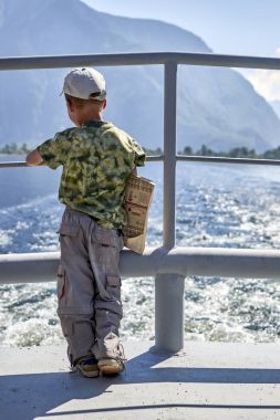 Çocuk üzerinde sırtında