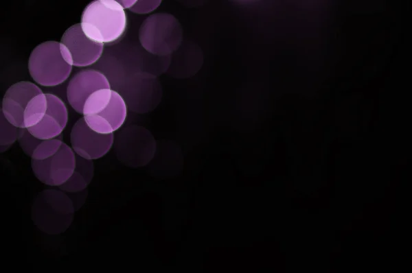 Abstrato luzes roxas desfocadas com — Fotografia de Stock