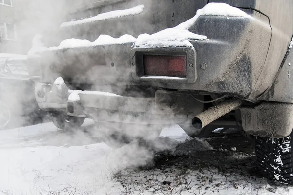 Smoke from the exhaust pipe — Stock Photo, Image