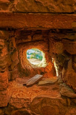 Eski yuvarlak açılış penceresinde