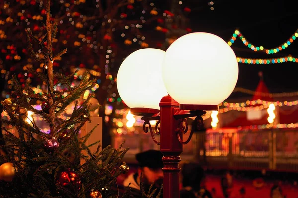 Round luzes de rua retro cercado — Fotografia de Stock