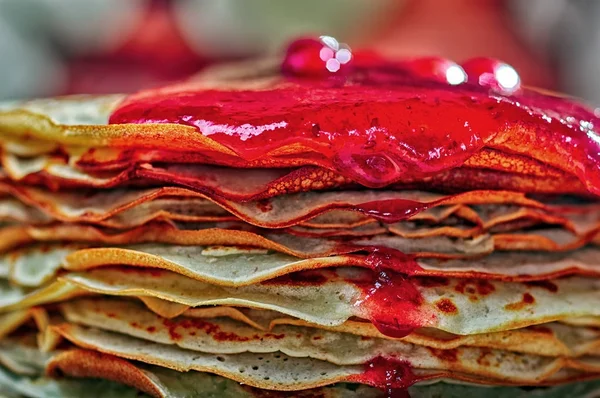 Close-up pancake dan selai merah . — Stok Foto