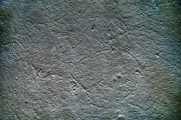 Fundo escuro e sujo uma antiga parede riscada. Tons cinza-branco, textura áspera . — Fotografia de Stock