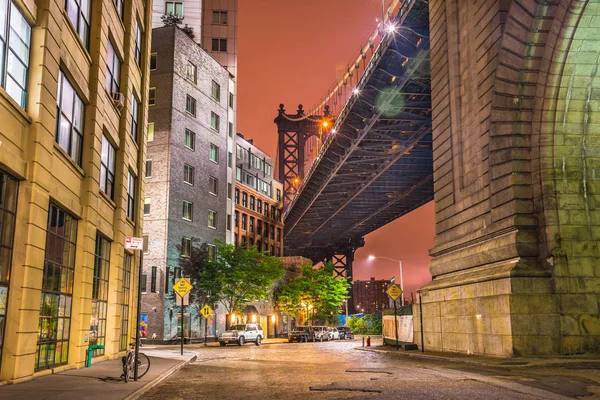 New York'ta gece, Manhattan Köprüsü