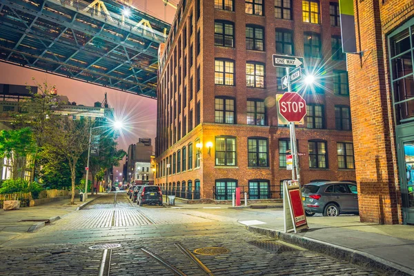 New York'ta gece, Manhattan Köprüsü