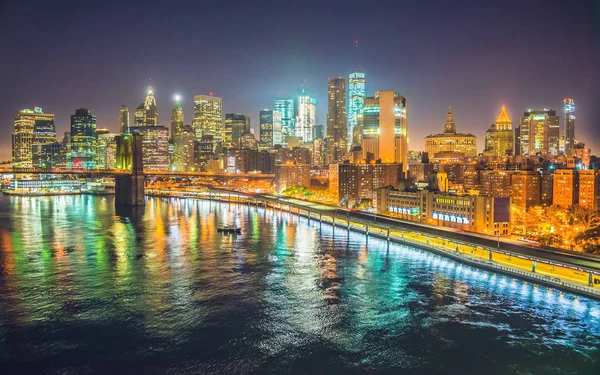 Нью-Йорк ночью, Манхэттен — стоковое фото