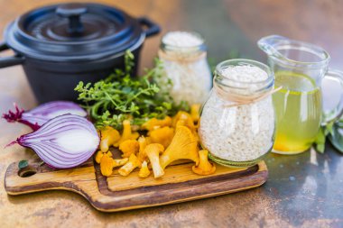 Risotto, hazırlanması için malzemeler Italyan Mutfagi. 
