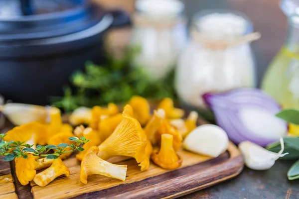 Risotto, hazırlanması için malzemeler Italyan Mutfagi. 
