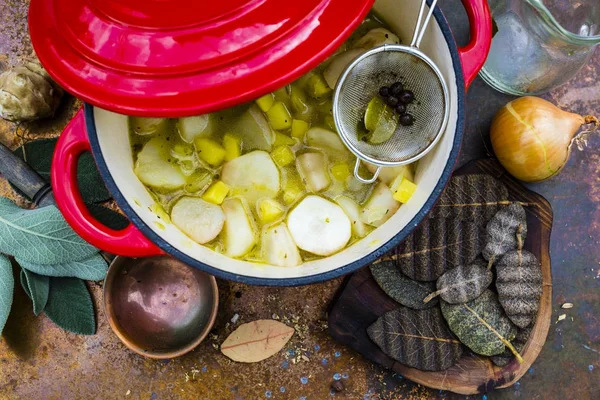 Los ingredientes para la sopa de alcachofas de Jerusalén . — Foto de Stock