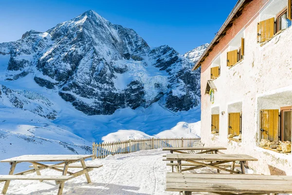 Faház Olasz Alpokban Téli Táj Ortler Zebru Nagy Zebru Háttérben — Stock Fotó