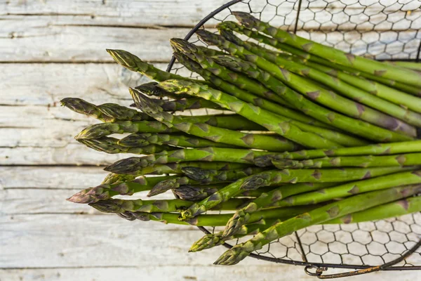 Fresh Green Asparagus Basket Wooden Background — Stock Photo, Image