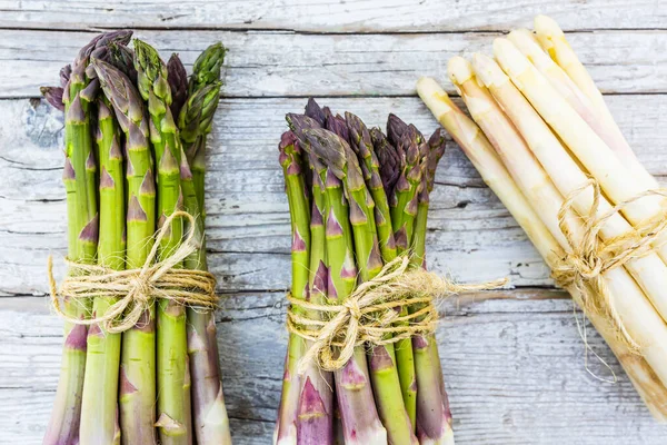 Fresh Raw Asparagus Bunches Wooden Background — Stock Photo, Image