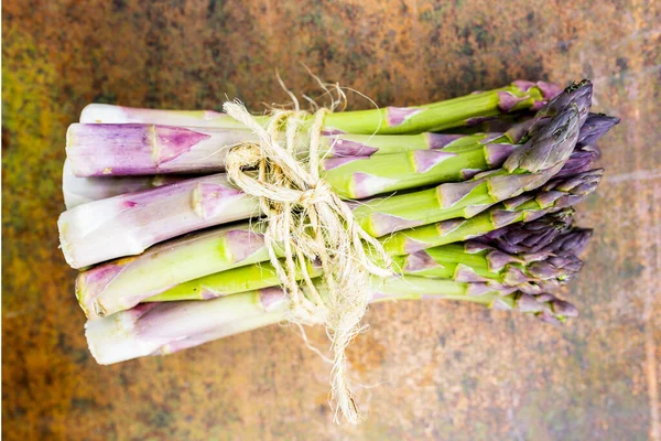 Fresh Raw Green Asparagus Bunch Vintage Background — Stock Photo, Image