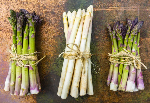 Fresh Raw Asparagus Bunches Vintage Background — Stock Photo, Image