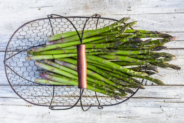 Fresh Green Asparagus Basket Wooden Background — Stock Photo, Image