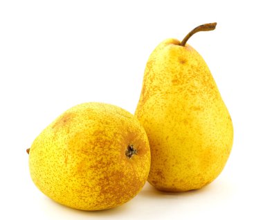 İzole bir olgun sulu armut. Kırpma yolu ile beyaz arka plan üzerinde izole bir armut meyve.